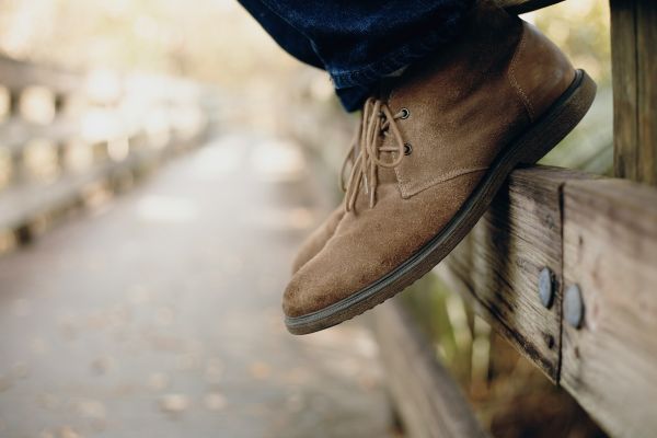 Guide pratique pour prendre soin du daim de vos chaussures