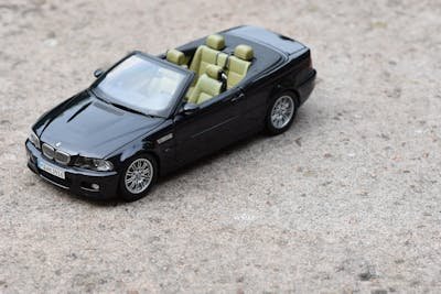 Les modèles incontournables de voitures miniatures 1:43